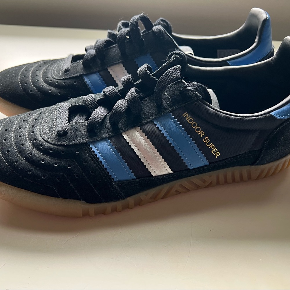 Adidas Indoor Super 9.5. Only worn once. In perfect shape.  No box.